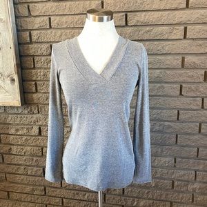 GAP Favorite T gray long sleeve t-shirt v-neck S